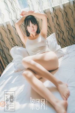 女机械人演员